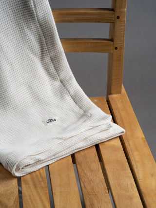 6 - Piece Newborn Gift Set – Dungaree, Jabla, Towel & More - Kidulan