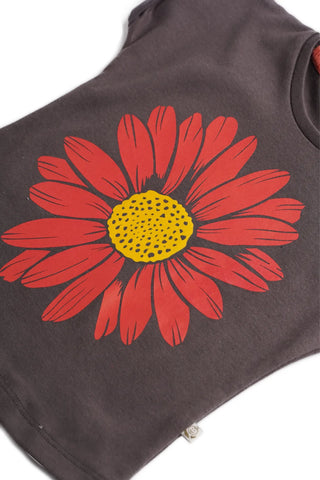 Half sleeve flower pattern in black graphic t-shirt for baby