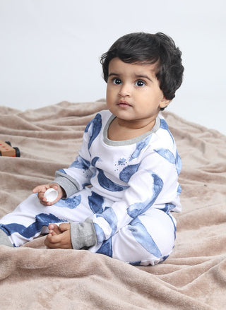 Full sleeve blue moon pattern in white pajama set for baby - Kidulan